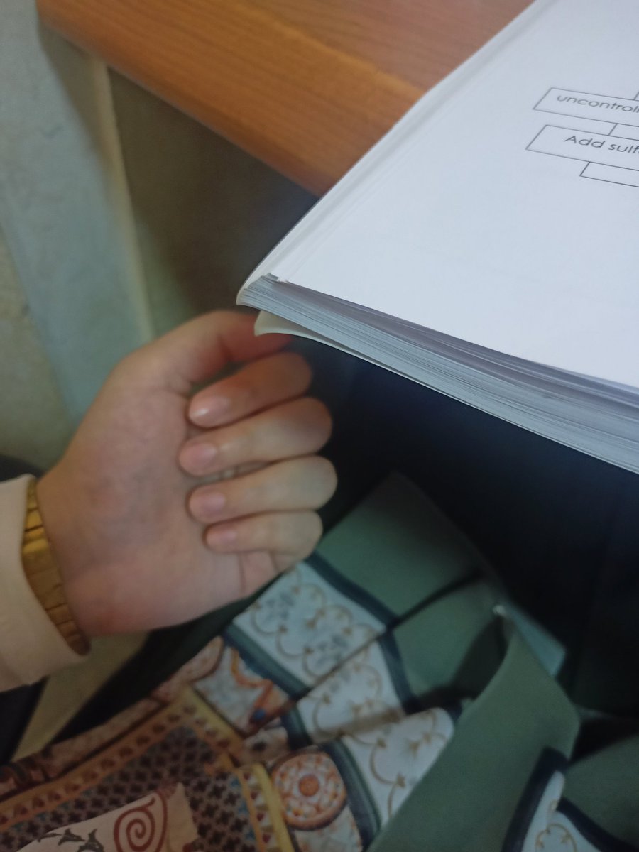 اضطريت اقص ظوافرى بعد ما قعدت انصح بنوتة عمى الصغيرة انها لازم تقص ظوافرها وتحافظ عليهم نظاف، وقالتلى اومال انتى مش قصاهم ليه، دا كله عشان ابقى مثل يحتذى به