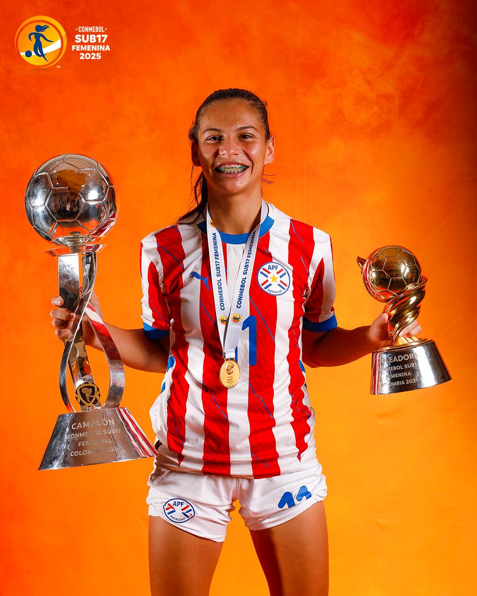 Enoffside_py's tweet photo. ¡LA PARAGUAYITA HACE HISTORIA! 🇵🇾⚽
Claudia Martínez, jugadora de @elClubOlimpia y la @Albirroja, fue nominada al 1° Trofeo Kopa Femenino🏆
🔥 6 goles en 5 partidos – Copa América Fem
🔥 10 goles en 7 juegos – Sudamericano Sub 17

¡Crack total con solo 17 años! 👏💥✨ https://t.co/EqaGY4vM2N