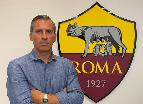 LAROMA24's tweet photo. ⚽️ #EvertonRoma Legends, la lista completa dei protagonisti giallorossi: presenti anche #Faty, #Scarchilli e #Maini 🏟️

➡️ https://t.co/07xZhuVZ4B
#ASRoma https://t.co/Dkgo9tjMaV