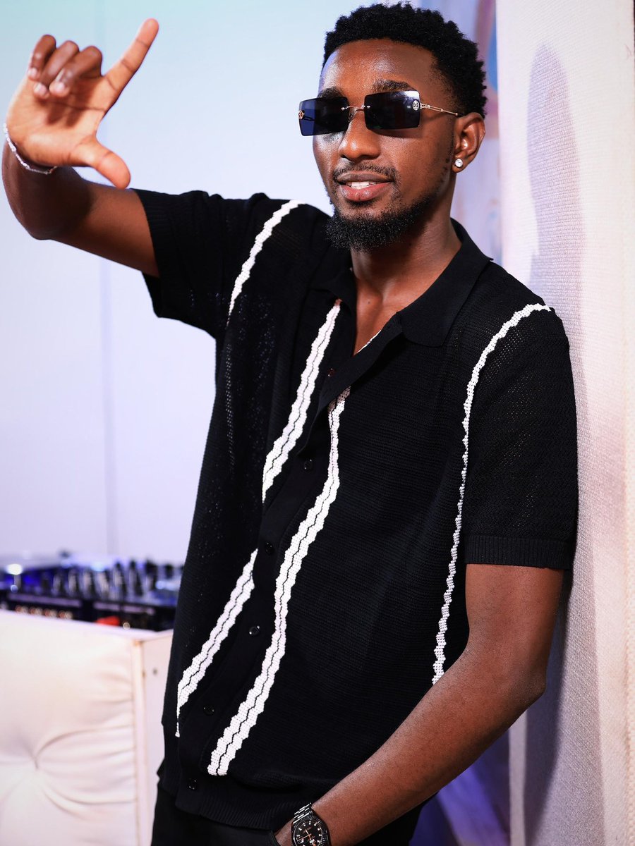 GalaxyFMUg's tweet image. Which song do you want to listen to now? 

@RealKenie_ is here to sort you out in the #GalaxyRequest