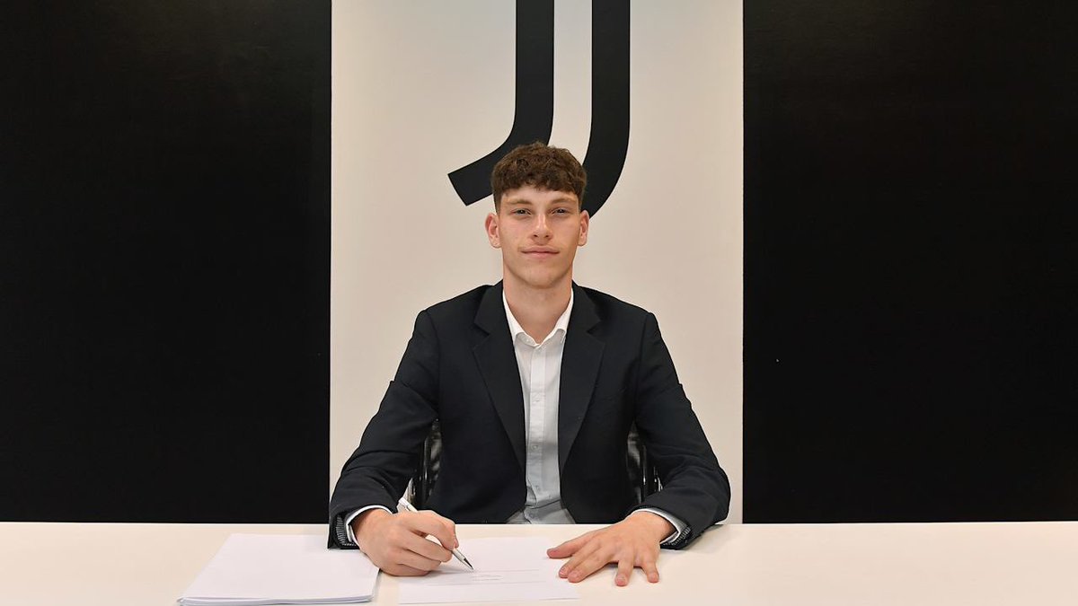 Marco Baridon (@baridonmarco) on Twitter photo Luca #Amaradio ha firmato oggi il rinnovo con la #Juventus #NextGen fino al 2028 🔐
Arrivato l’estate scorsa dal Derthona, dopo una prima stagione di adattamento (4 gol e 2 assist), l’esterno 2005 quest’anno sarà un valore aggiunto importante per Brambilla 📈 <a href="/junews24com/">JuventusNews24.com</a> Luca #Amaradio ha firmato oggi il rinnovo con la #Juventus #NextGen fino al 2028 🔐
Arrivato l’estate scorsa dal Derthona, dopo una prima stagione di adattamento (4 gol e 2 assist), l’esterno 2005 quest’anno sarà un valore aggiunto importante per Brambilla 📈 <a href="/junews24com/">JuventusNews24.com</a>