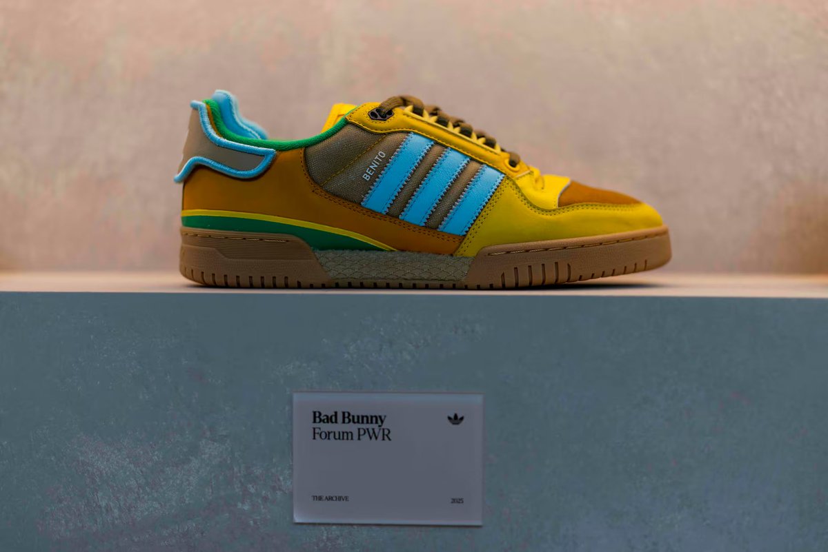 exatv's tweet photo. Bad Bunny y Adidas abren "The Archive" 🐰🔥
Más de 150 pares en exhibición, incluyendo siluetas icónicas y el primer modelo 100% original de Benito: los #BadBo 👟
📍 Museo de Arte de Puerto Rico
#BadBunnyxAdidas #ExaTV #ExaRfrsh https://t.co/EFKKoza8RZ