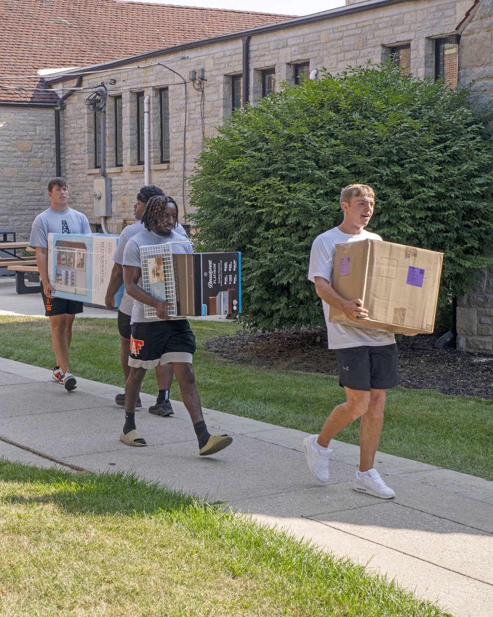 Upperclassmen moving our Freshmen into their dorms… #ServantLeadership #1Team