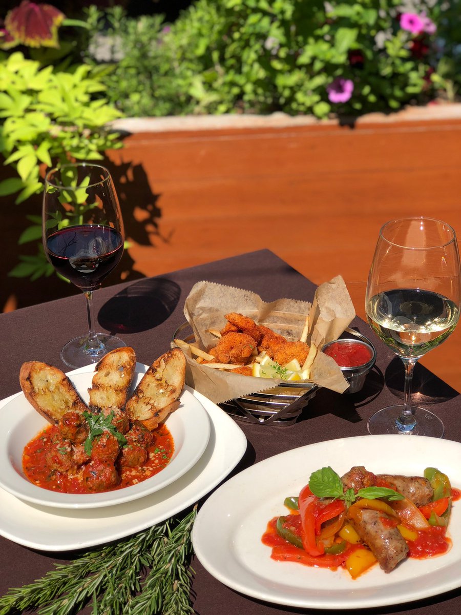 Start the evening right 🍷 Happy hour at Tuscany on Taylor kicks off at 4 with bites like these in the bar area only.

#HappyHourChicago #TuscanyOnTaylor #WineOClock #ChicagoEats #MidweekMood #BarBites #ThursdayPlans #FoodieFind