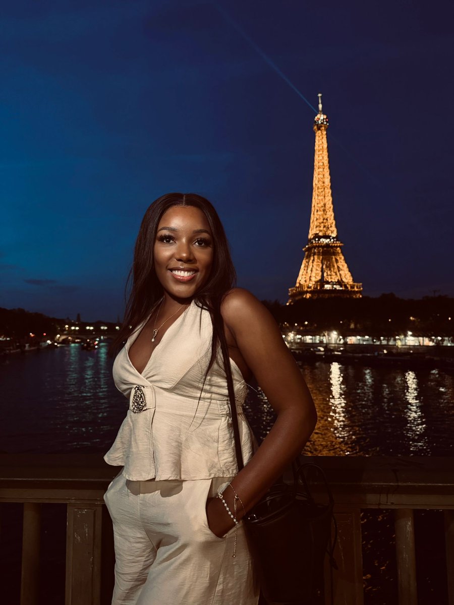 7Ledia7's tweet image. [#RDC : Tour #Eiffel #Paris...

@KatangaCynthia   Aperçue.. billet business class 😁😁😁😁😁]