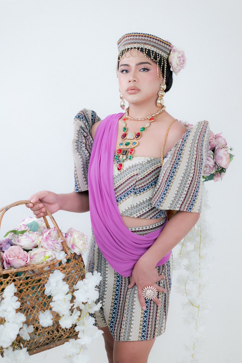 Marmiesoar's tweet photo. Serving face, traditional, and beauty ✨

Thank you to our sponsors 

MUA : M Rosil Mañozo , Ronski Baltazar Maniego
HAIR :John John Jill Victorino
ASSIST: Kyle Justine Cruz Martinez
COSTUME: Yuki Ito
PHOTOGRAPHY: F&amp;M Photography, F Rosil Mañozo
SHOES: JOJO BRAGAIS Shoes https://t.co/sL2UiCpwkz
