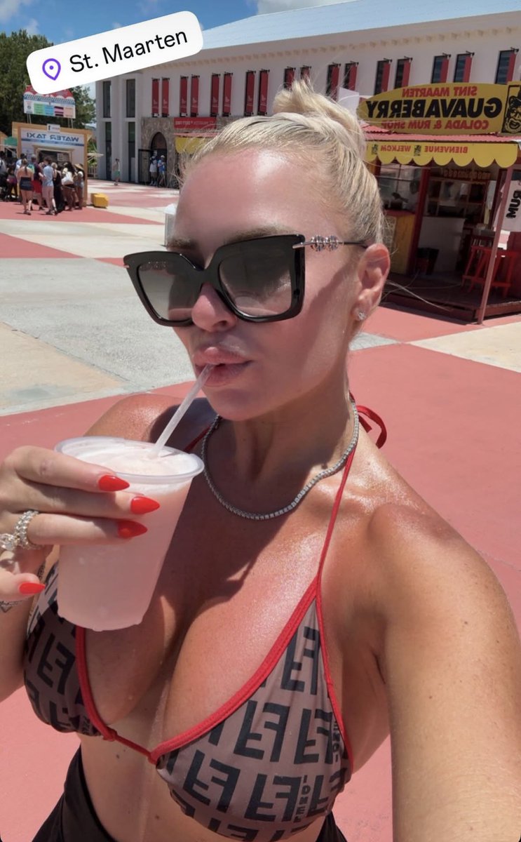 Life in elegance. 〢 NOT @Ashamae_Sebera (@dropdeadelegant) on Twitter photo Fun in the sun before my big win tonight. Fun in the sun before my big win tonight.