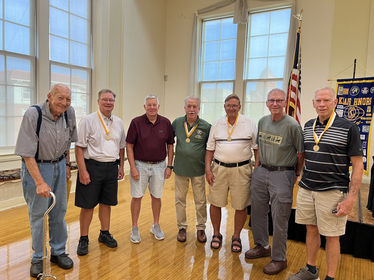 AMBirds_Decatur's tweet image. Also today, our member Doug Warren was presented with the Amador Award.  Pictured here with other club members who were past recipients.  Congratulations Doug!!