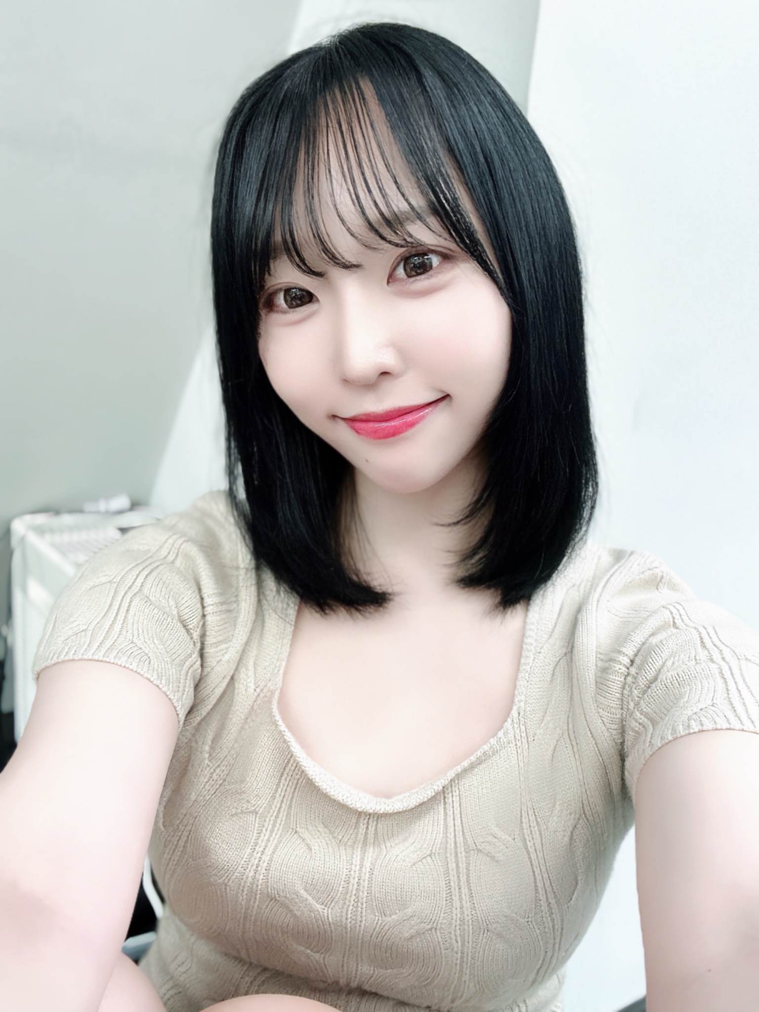七瀬♡ 七瀬リズ | 早く隣座ってよ〜💓 | Instagram