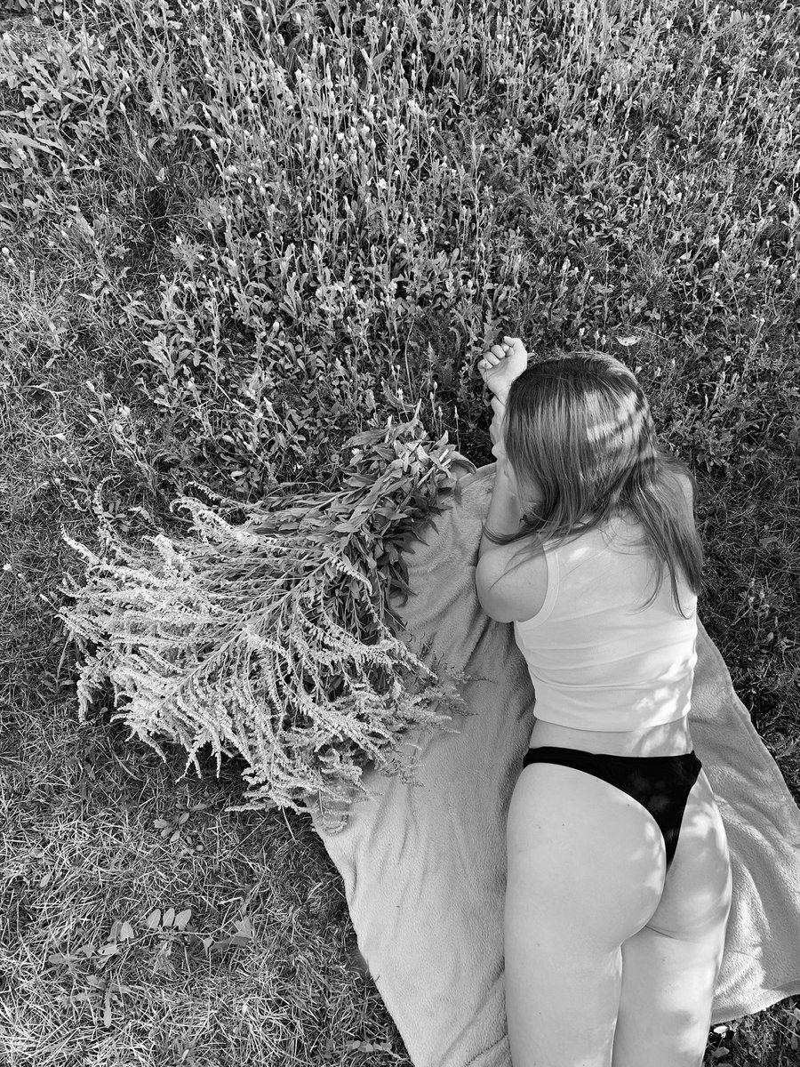 збір лежить друзі 
і я лежу 
дайте грошів трохи 

send.monobank.ua/jar/5BzATQXLX5