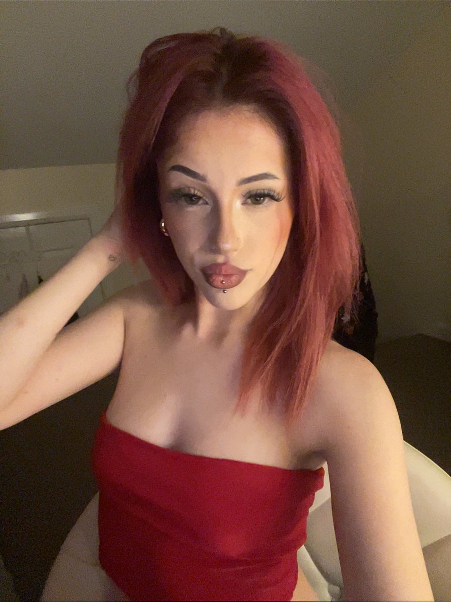 Paypigs_dm_me's tweet photo. Yes i will drain your bank account and ill look sexy doing it 😉🥱👑 https://t.co/ES7IKNLYER