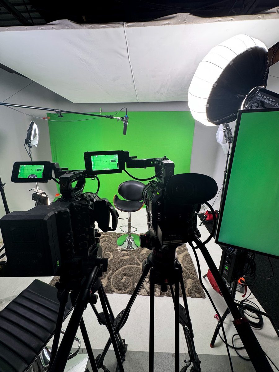 m1studios's tweet image. Just a chair, some lights, and a whole lot of post-production sorcery happening in the studio today!
.
.
#BehindTheScenes  #GreenScreen #Detroit313  #Michigan  #VideoProduction  #Interviews