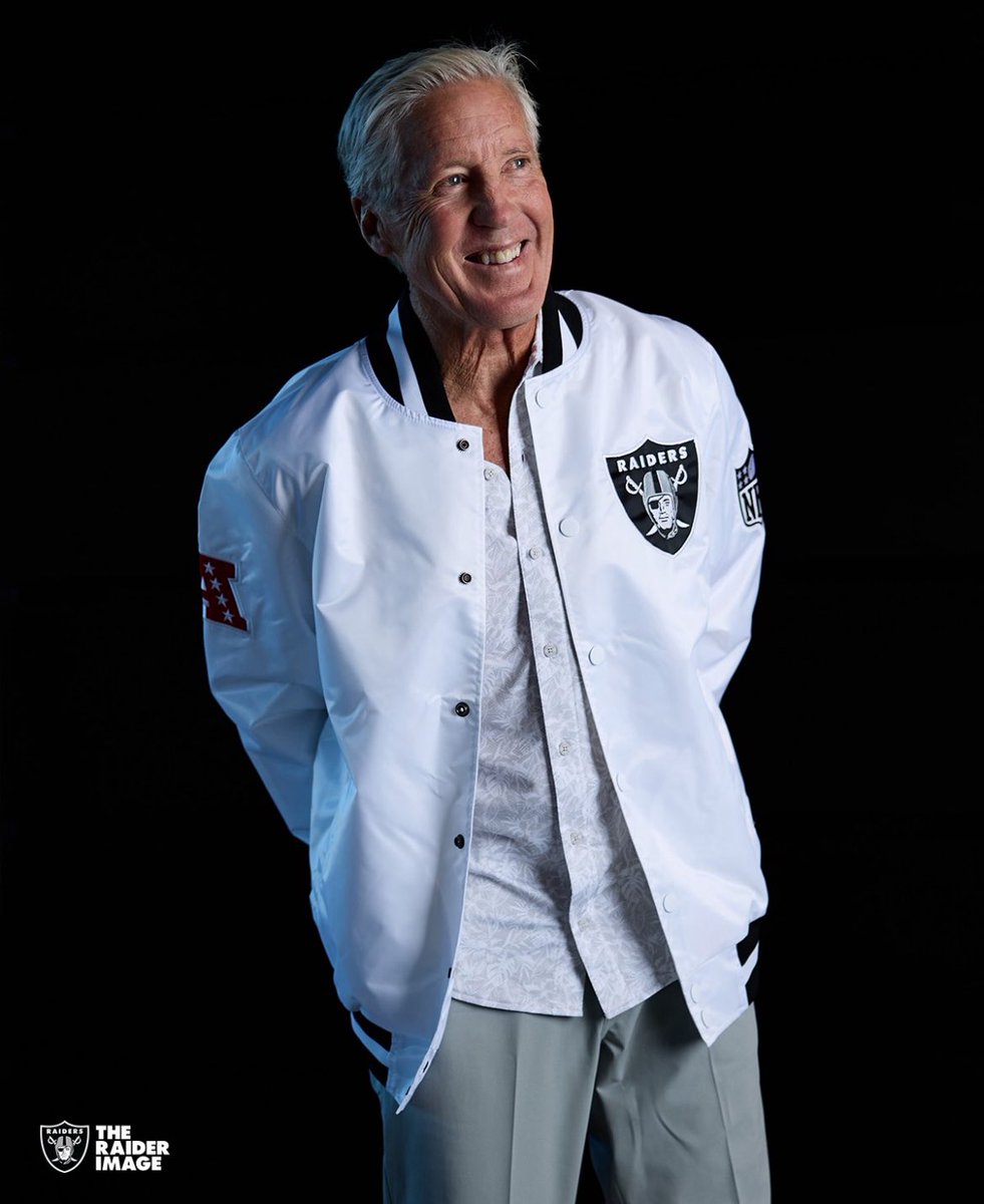 GraphkRaider's tweet photo. Pete out here looking like the coolest Great Uncle ever (My Raiderdom won’t allow me to say Grandpa 👴) #RaiderNation https://t.co/wmcV8YNC1S