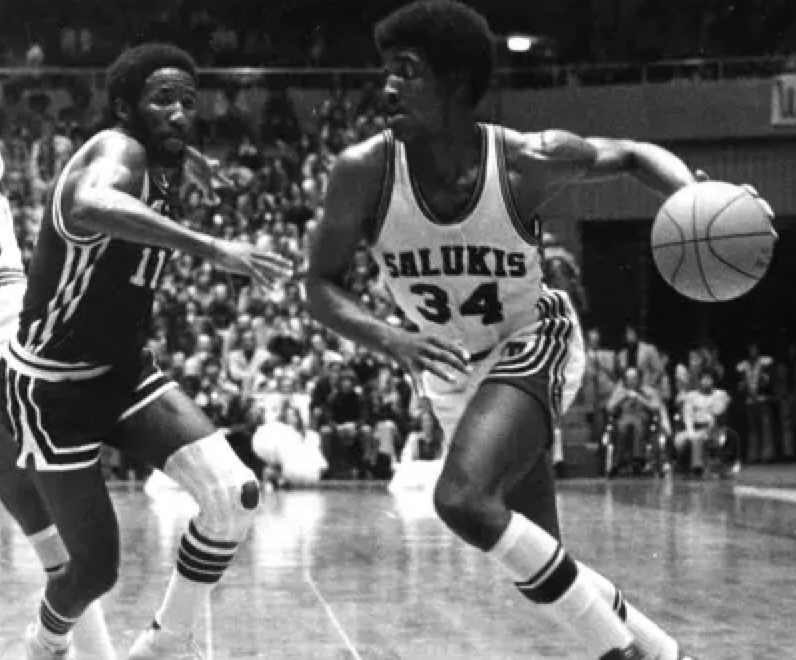 BREAKING: Saluki legend Mike “Stinger” Glenn will have his No. 34 jersey retired during the 2025-26 season — just the third in program history.

We met Glenn after practice this summer for a Sunday Sitdown. Awesome man. Couldn’t be happier to see this honor coming his way.