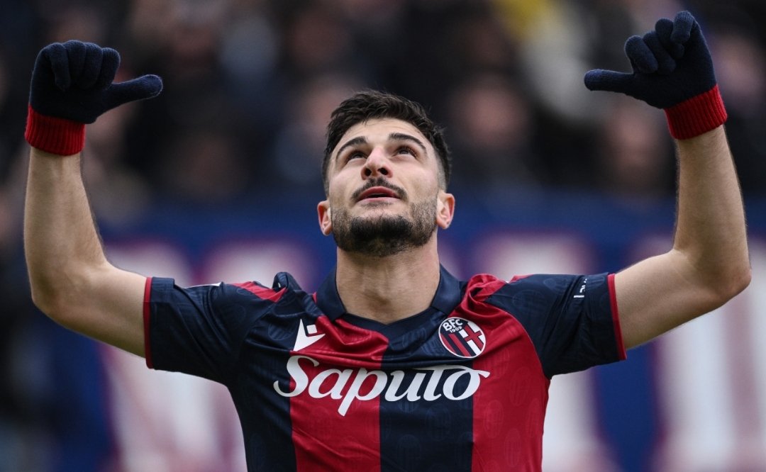 دام بولونيا يبي ويسلي عطهم وخذ منهم  اورسوليني وعطهم مبلغ وبكذا انت تخلصت من ويسلي وانهيت صفقة الجناح