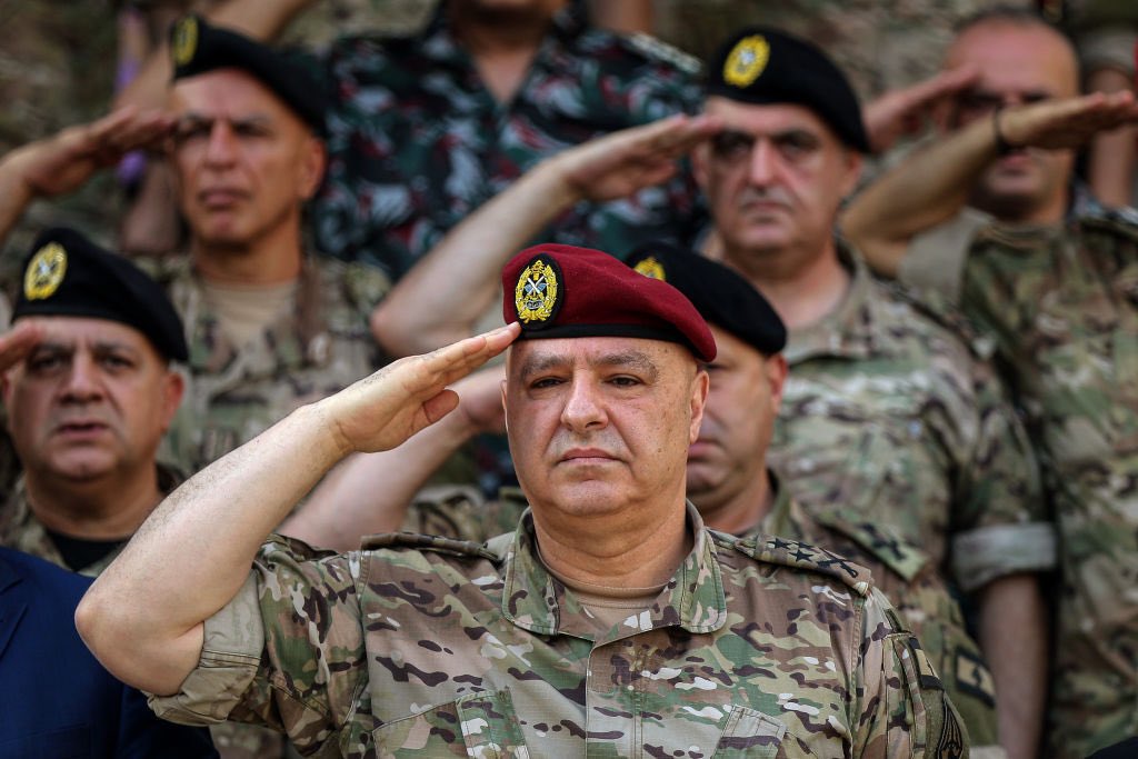 🚨عاجل
بأمر من رئيس الدولة اللبنانية…
حصر السلاح بيد الجيش فقط