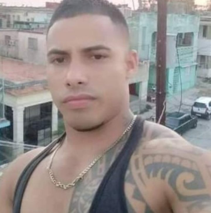 Edel Cabrera González  fue condenado a 15 años de privación de libertad por defender a una mujer golpeada por un policía el 11J. No lo podemos dejar solo. Exijo su liberación inmediata. 
#LibertadParaTodosLosPresosPoliticos #AbajoLaDictadura 
 #Cuba