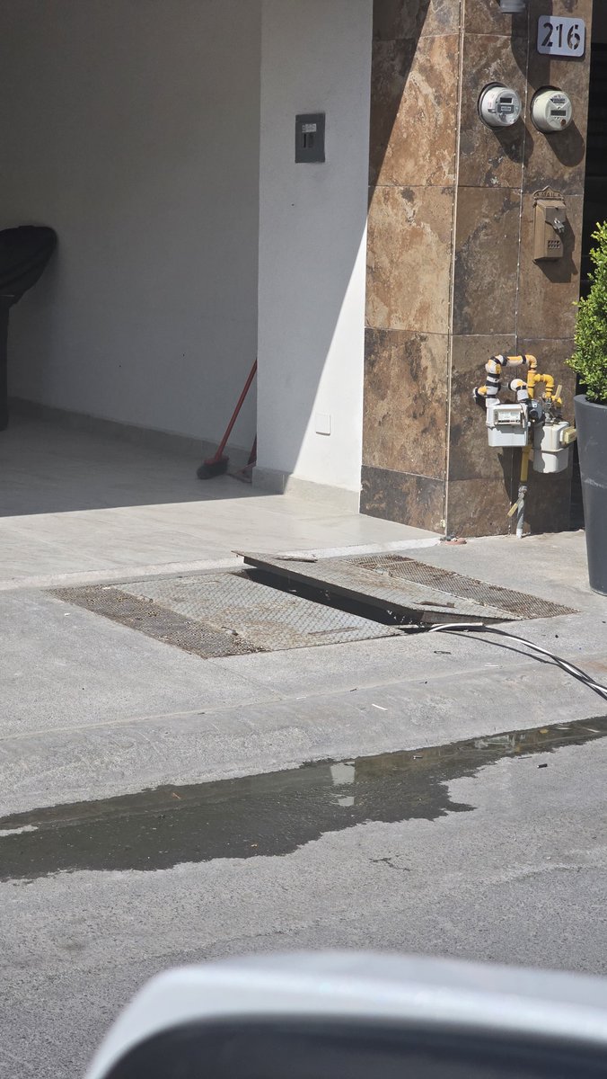 monti_andres's tweet photo. Sin luz desde hace 2 noches y sin arreglos CFE, variaciones de voltaje dañaran los equipos. Tengo 2 bebes q n entienden de calor, ayudarnos.
Col Residencial Orión Casa Tauro 215, Apodaca, N.L. 66633
@samuel_garcias @Cesargarzaarr @CFEmx @CFE_Contigo @telediariomty @licmariajulia https://t.co/NEnfLeY8uS