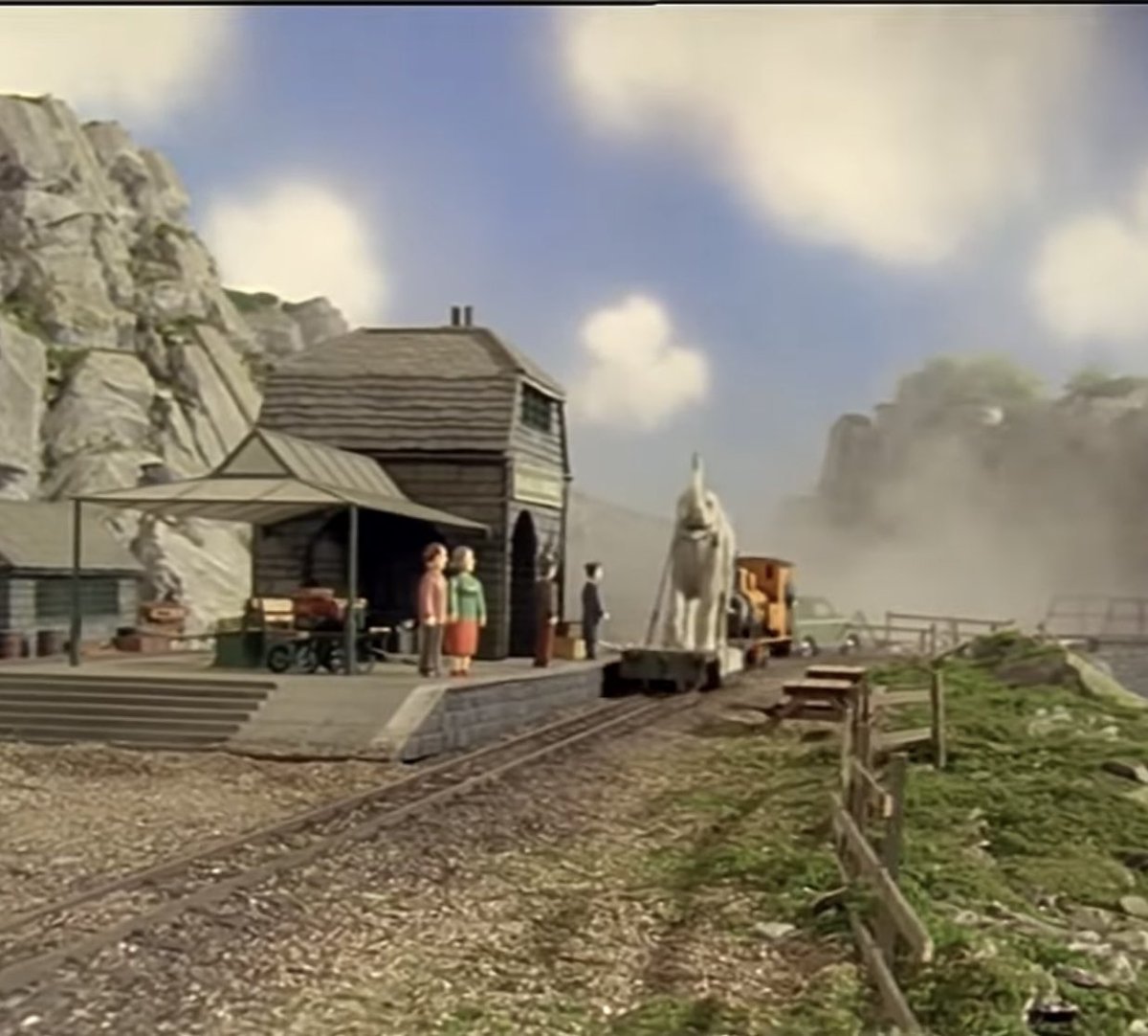 Been trying to find which episodes my Narrow Gauge figure props are in. This one can been seen in series 7 The refreshment lady’s tea shop and the runaway elephant