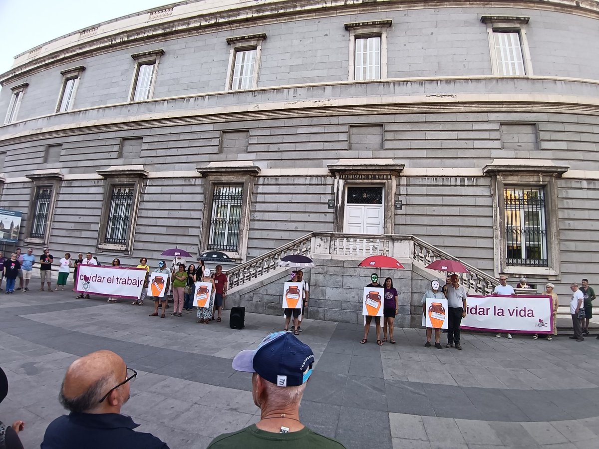 alfredo_losada's tweet photo. #cuidareltrabajocuidarlavida Acto público en Madrid, a @HOAC_es da diocese d Santiago denuncia as situacións das novas vulnerabilidades @noti_obreras #trabajodigno https://t.co/cSI0pFZrv2