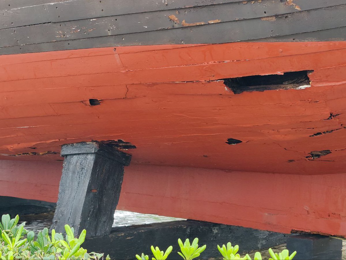 Unas anotaciones al respecto de la fatídica noticia de que el Ayuntamiento de Santander ha sentenciado a muerte a los galeones del navegante cántabro Vital Alsar.
Es el último gesto de las instituciones cántabras para acabar con todo el patrimonio marítimo de Cantabria.