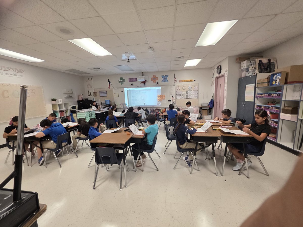 Ms. Casillas 3rd grade class notetaking and learning about look fors while reading <a href="/JohnDrugan_PK8/">John Drugan PK-8</a> <a href="/RAlva_JDS/">Raquel Alva</a> <a href="/dcasilla_JDS/">Diana Casillas, M.Ed</a>