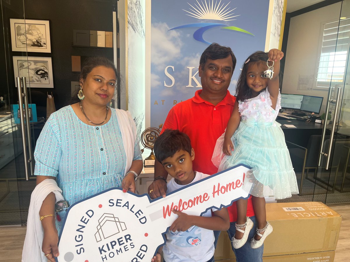 Another Kiper Homes buyer unlocked the door to their dream home! 🔑 Thank you for choosing to be a part of the Kiper family.

Find your forever home at one of our three communities now selling in the master-planned River Islands community:
kiperhomes.com/new-home-commu…