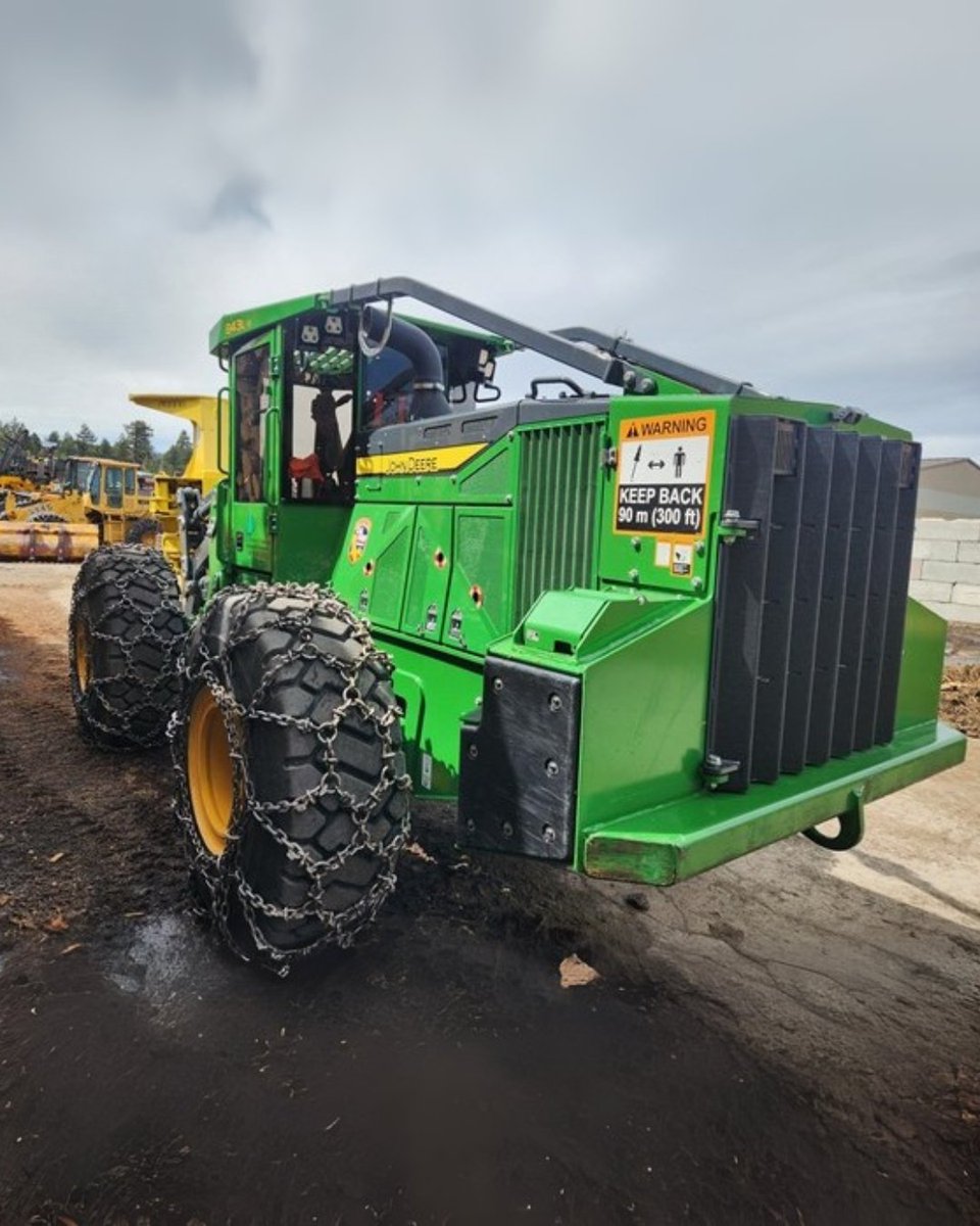 This 𝟐𝟎𝟐𝟑 𝐃𝐄𝐄𝐑𝐄 𝟖𝟒𝟑𝐋 𝐈𝐈 is currently FOR SALE on #ForestryTrader

🕟375 Hours
✨Brand New Tires and Rims
📷Backup Camera

For more information go to ow.ly/qF7u50WAijN

#ForestryEquipment #WheelFellerBunchers #Logging