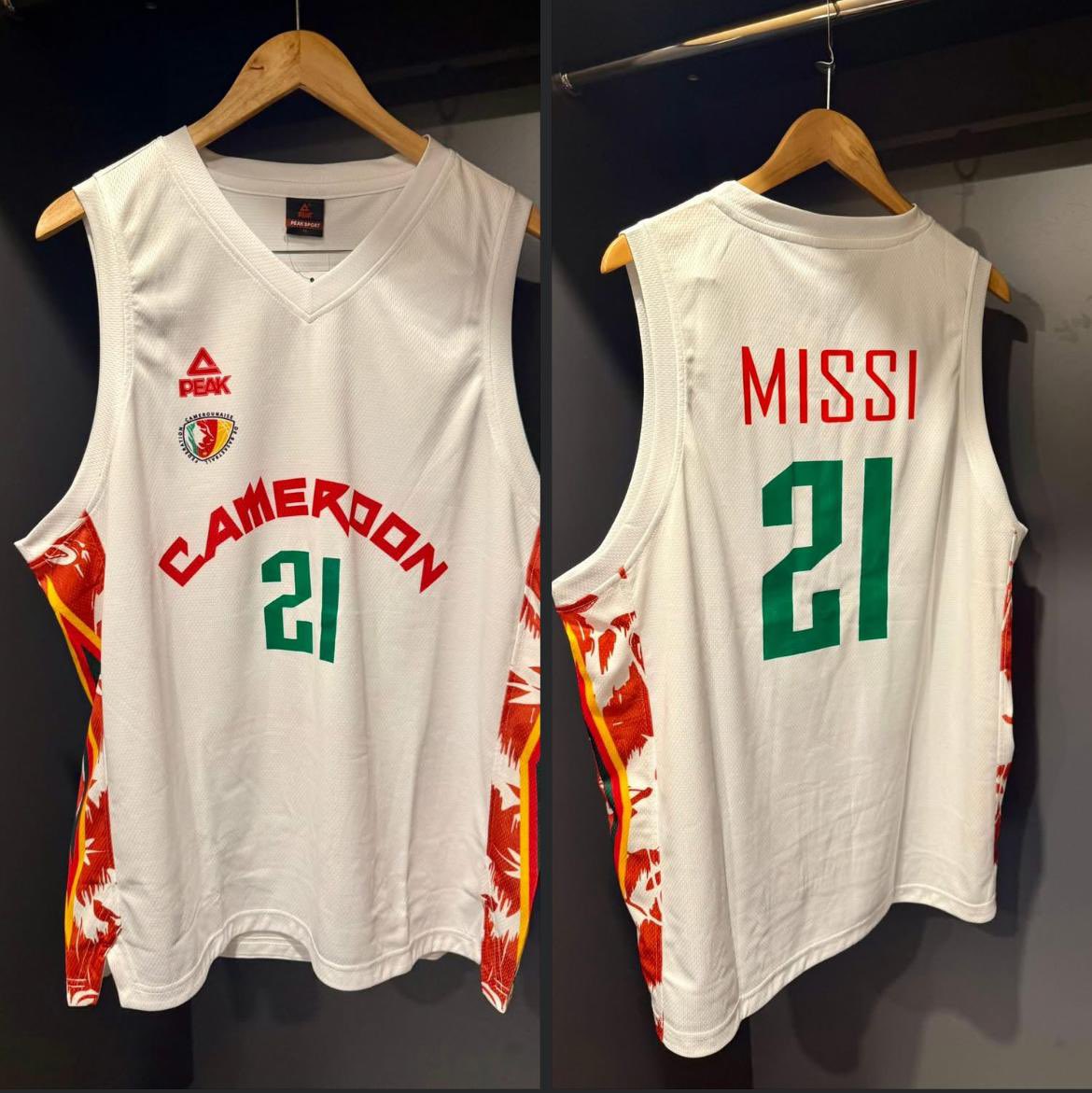 🏀 Yves Missi avec l’équipe nationale de basket du Cameroun. 👕🇨🇲