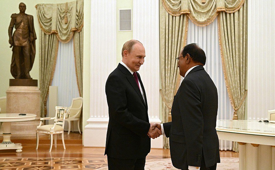 MFA Russia 🇷🇺 (@mfa_russia) on Twitter photo 🇷🇺🇮🇳 President #Putin received National Security Advisor to <a href="/narendramodi/">Narendra Modi</a> Ajit Doval at the Kremlin.
On the Russian Side, the meeting was attended by Security Council Secretary Sergei #Shoigu & Presidential Aide Yury #Ushakov.
t.me/MFARussia/25924
#RussiaIndia 🇷🇺🇮🇳 President #Putin received National Security Advisor to <a href="/narendramodi/">Narendra Modi</a> Ajit Doval at the Kremlin.
On the Russian Side, the meeting was attended by Security Council Secretary Sergei #Shoigu & Presidential Aide Yury #Ushakov.
t.me/MFARussia/25924
#RussiaIndia