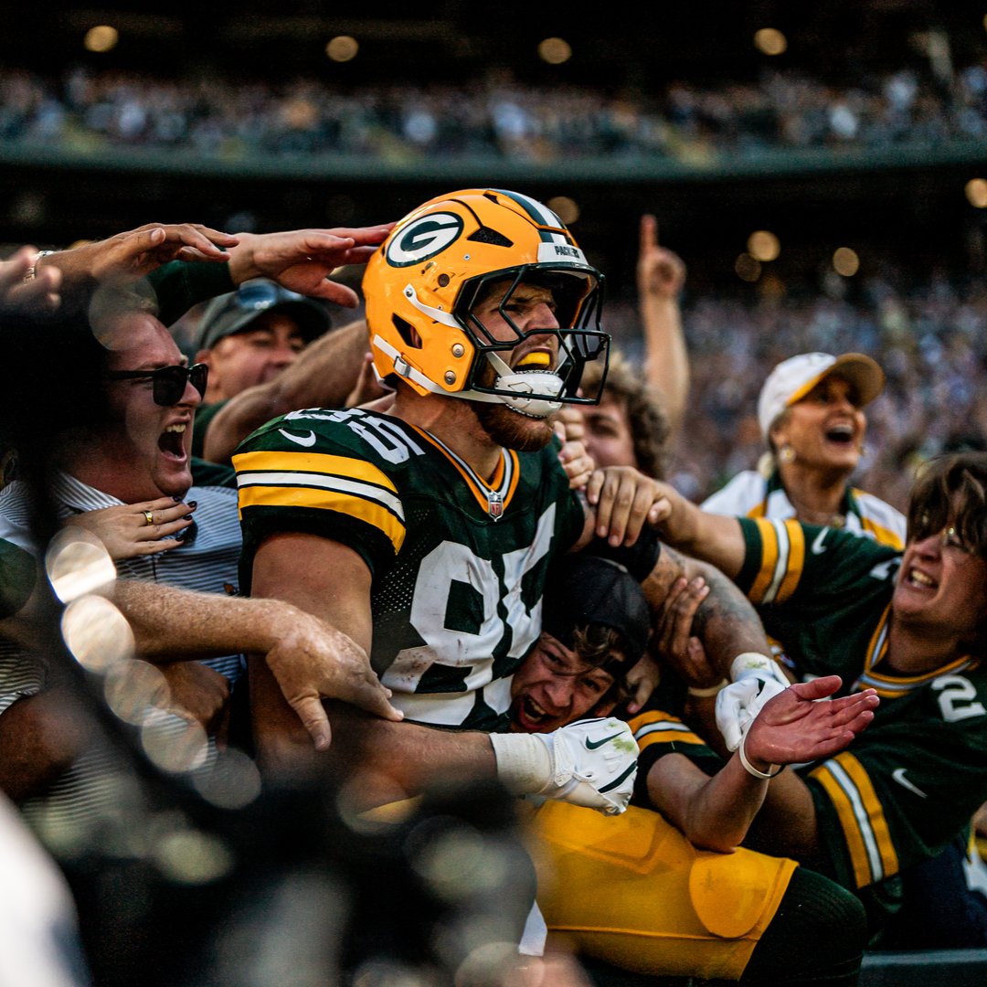 LambeauField's tweet photo. Can’t wait to be back with 80,000 of our closest friends https://t.co/urdjokXVxd