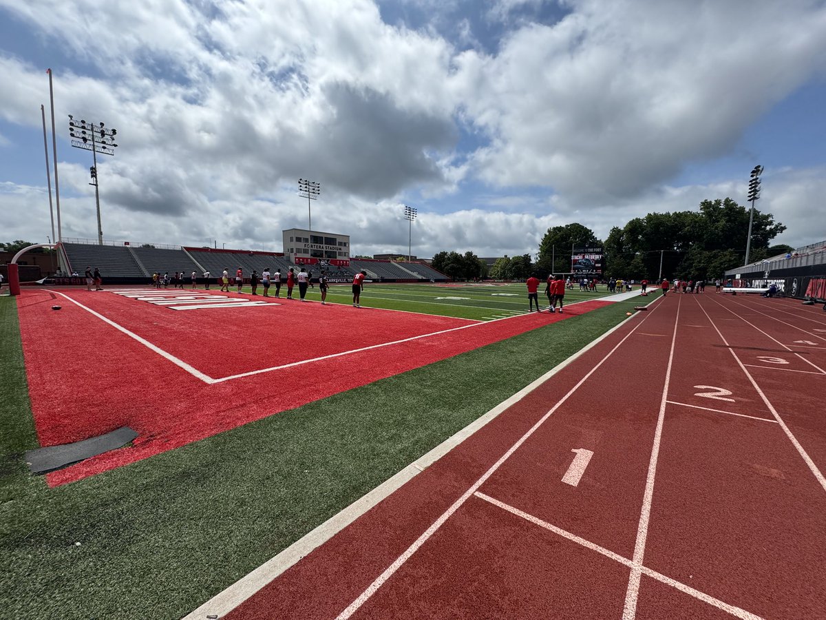 big_matt_murph's tweet photo. Had a great visit and camp at Austin Peay! Thanks for the invite @CoachGehl was great to see the campus and compete
@LvilleBigRedFB @CoachPoeWins https://t.co/HUZd0VZRVf