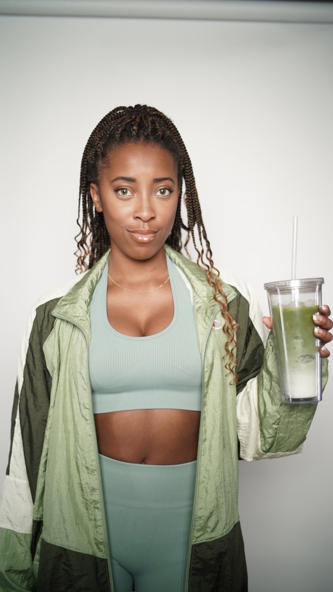 Simran_Modhera's tweet image. Here’s Gym Girl Matcha 
She lifts heavy, stretches deeper, and sips her matcha like it’s part of the warm-up. Pre workout and her favorite drink, all in one hand. #GymGirlMatcha