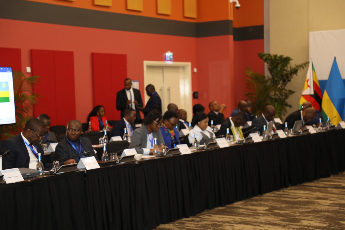 🇿🇼🇿🇼🇷🇼🇷🇼  
 Zimbabwe and Rwanda sign 5 agreements.*

The Third Session of the Zimbabwe and Rwanda Joint Permanent Commission on Cooperation ended in Kigali yesterday with the two countries signing five Memoranda of Understanding in various fields.

The high-level meeting, which