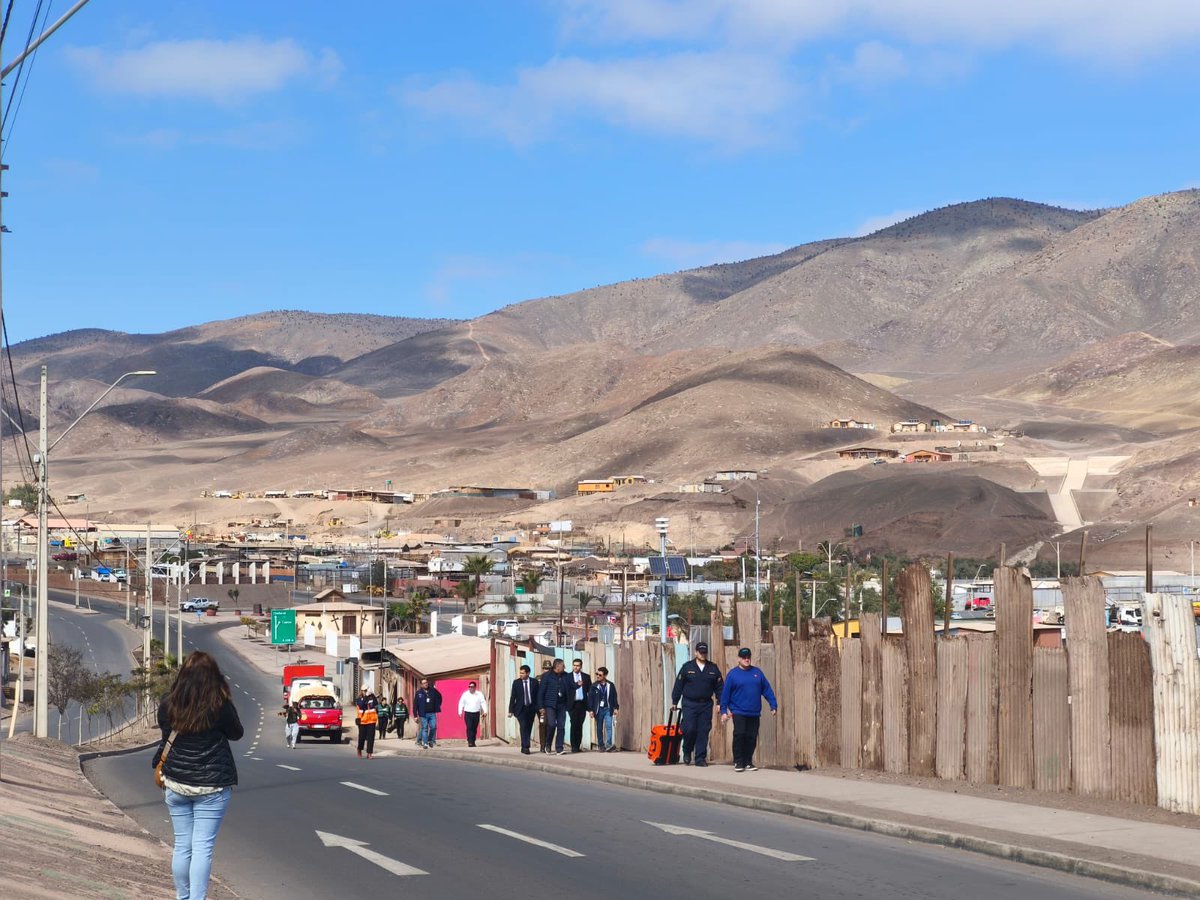 sernageomincl's tweet image. 📍 #Antofagasta | Nuestra Dirección Regional, encabezada por Yerko Díaz, participó en un simulacro de remoción en masa realizado en #Taltal. Coordinado por @SENAPRED y @Adapta_Clima, donde se probó un sistema pionero de alerta temprana con sirenas y balizas #GestiónDelRiesgo