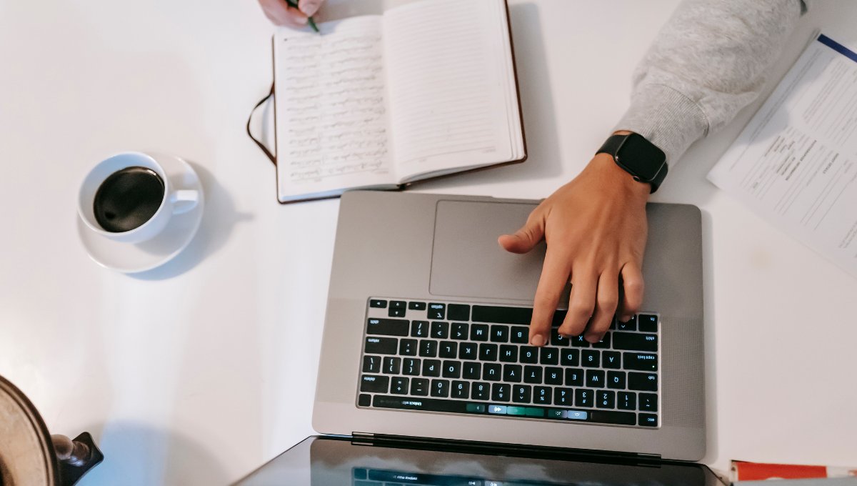 #EnLaMira El periodismo enfrenta una carrera contra la sofisticación de la desinformación, la IA ayuda a mantener la confianza en medios e instituciones. ✍️ <a href="/MxUlysses/">💫 Ulises Castellanos</a> #OpiniónLSR lasillarota.com/opinion/2025/8…