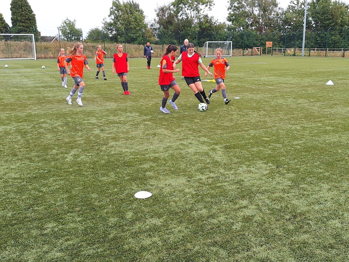 A great first week for our newly formed U13 Girls Academi team who also got a special suprise in meeting our Women's First Team players 🟡🔵⚽️