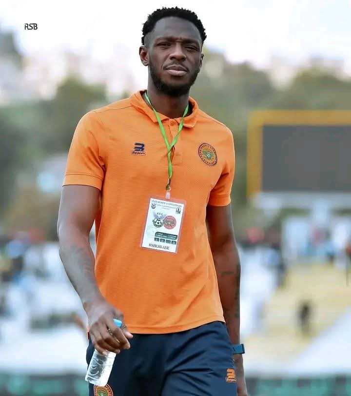 Baada ya Kuitumikia RS Berkane kwa Muda mrefu na Kupata Mafanikio Makubwa akiwa Kama Nahodha wa Kikosi hicho, Beki Youssofo Dayo (34) anakaribia Kujiunga na Klabu ya UMM Salal SC ya Qatar kama Mchezaji huru Baada ya Kumalizana na RS Berkane.