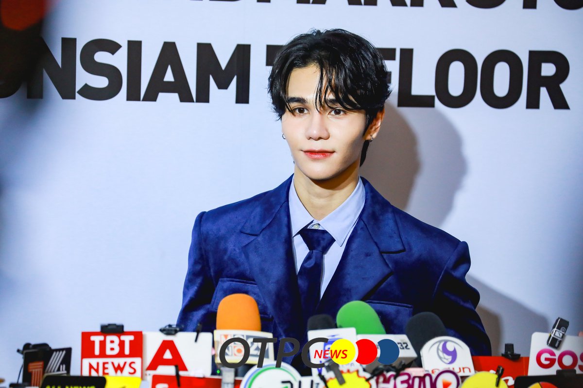 otpc_story's tweet photo. "เจฟ ซาเตอร์" ช่วงสัมภาษณ์สื่อ ในงาน "SAWASDEE ICONSIAM เฉลิมฉลองการเปิด Global Landmark Store" ภายใต้แนวคิด "Light up Passion and Bring Joy"
#JeffSatur
#POPMARTTHAILANDxJeffSatur
#GlobalLandmarkStore #TheCrownOfRiver
#SAWASDEEICONSIAM #Bestination
#POPMART #POPMARTThailand https://t.co/Hug14AkED7