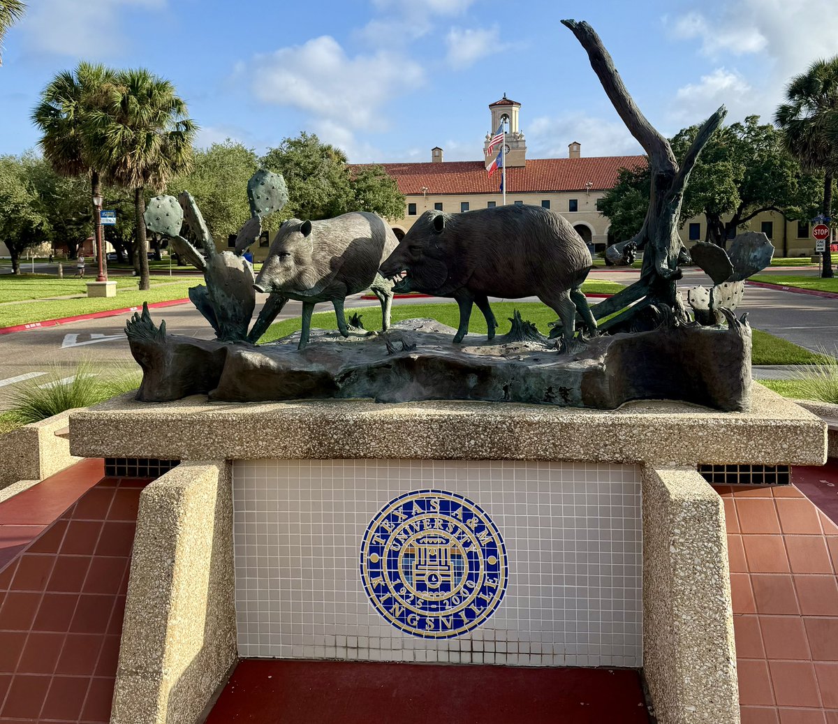 Rossi's Hort Crop Physiology Lab ππππ« (@tamuhortphyslab) on Twitter photo Happy to join the External Advisory Board for a <a href="/USDA/">Dept. of Agriculture</a> grant on sustainable ag & environmental pollutants in the Rio Grande Valley. Also, great <a href="/NSF/">U.S. National Science Foundation</a>-USDA workshop π±π§ Had a great time visiting Kingsville and exploring the historic <a href="/JavelinaNation/">Texas A&M-Kingsville πππ</a> Texas A&M Kingsville campus! π Happy to join the External Advisory Board for a <a href="/USDA/">Dept. of Agriculture</a> grant on sustainable ag & environmental pollutants in the Rio Grande Valley. Also, great <a href="/NSF/">U.S. National Science Foundation</a>-USDA workshop π±π§ Had a great time visiting Kingsville and exploring the historic <a href="/JavelinaNation/">Texas A&M-Kingsville πππ</a> Texas A&M Kingsville campus! π