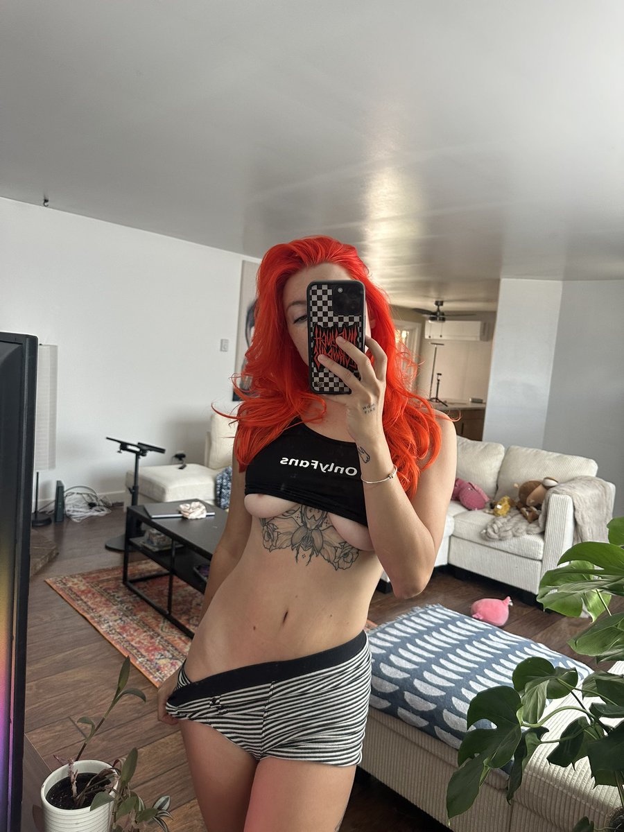 Banned from TikTok live for another week ☹️ I just want to livestream !! Twitch is so fun but there’s so much I still need to figure outtttt