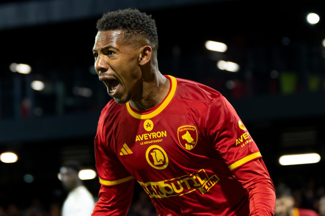 It seems that Tawfik Bentayeb won't be going to Raja ❌🟢⚪️, Ittihad Touarga is currently negotiating with EA Guingamp 🤝🇲🇦🇫🇷.