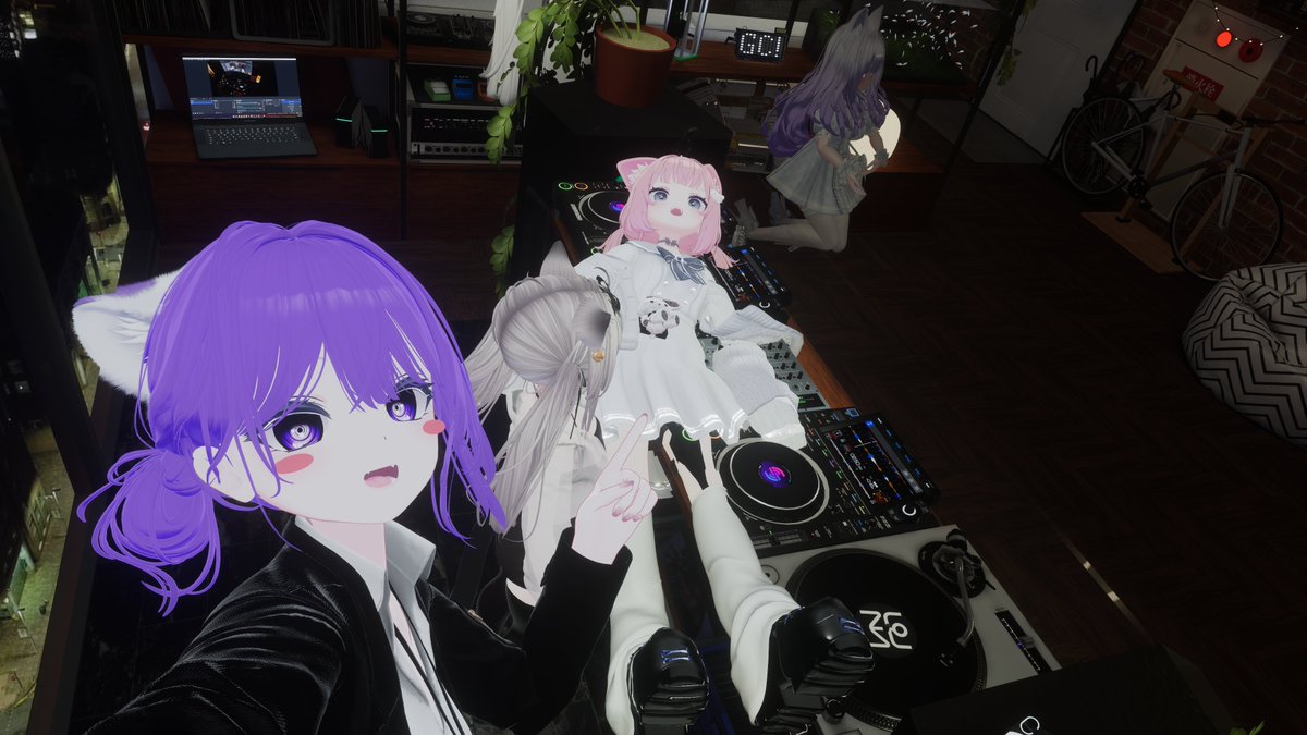 RandomBean_'s tweet image. 沒想到隨手玩個DJ 就這樣接龍一路嗨到凌晨三點
沒事 早上9點上班 2罐紅牛下去 又是一條活龍=)