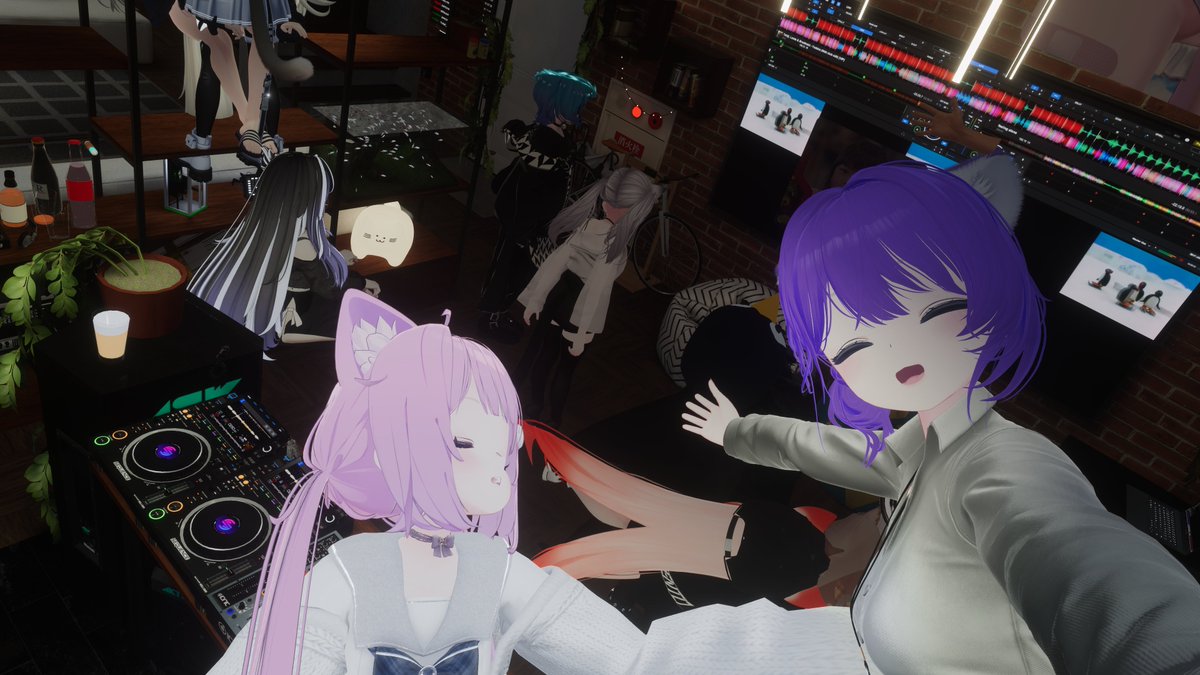 RandomBean_'s tweet image. 沒想到隨手玩個DJ 就這樣接龍一路嗨到凌晨三點
沒事 早上9點上班 2罐紅牛下去 又是一條活龍=)