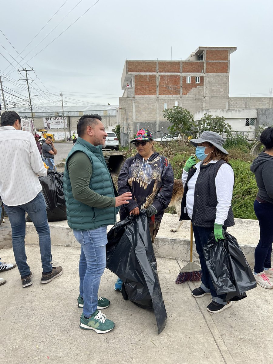 RayOlea (@ray_o_c) on Twitter photo Hoy realizamos una faena para rehabilitar el canal de la colonia Xalatla, está rehabilitación beneficiará a familias de la comunidad, ya que este canal es fundamental para el desagüe pluvial. También durante la jornada con nuestro Presidente <a href="/omarmunooz/">Omar Muñoz</a> caminamos y escuchamos Hoy realizamos una faena para rehabilitar el canal de la colonia Xalatla, está rehabilitación beneficiará a familias de la comunidad, ya que este canal es fundamental para el desagüe pluvial. También durante la jornada con nuestro Presidente <a href="/omarmunooz/">Omar Muñoz</a> caminamos y escuchamos