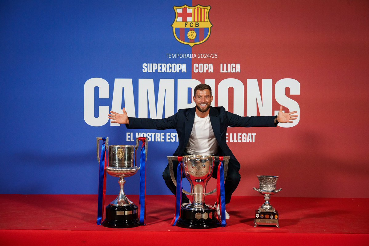 Mario Giner (@marioginer_) on Twitter photo Se te recordará como un pilar vital del Barça de Flick en el 125 aniversario del club. Un hombre que entendió rápido lo que es (el) Barcelona. El rey de la trampa del fuera de juego. Un capitán sin brazalete. Te echaremos de menos.
Gracias por todo. <a href="/InigoMartinez/">Iñigo Martinez</a> 💙♥️ Se te recordará como un pilar vital del Barça de Flick en el 125 aniversario del club. Un hombre que entendió rápido lo que es (el) Barcelona. El rey de la trampa del fuera de juego. Un capitán sin brazalete. Te echaremos de menos.
Gracias por todo. <a href="/InigoMartinez/">Iñigo Martinez</a> 💙♥️