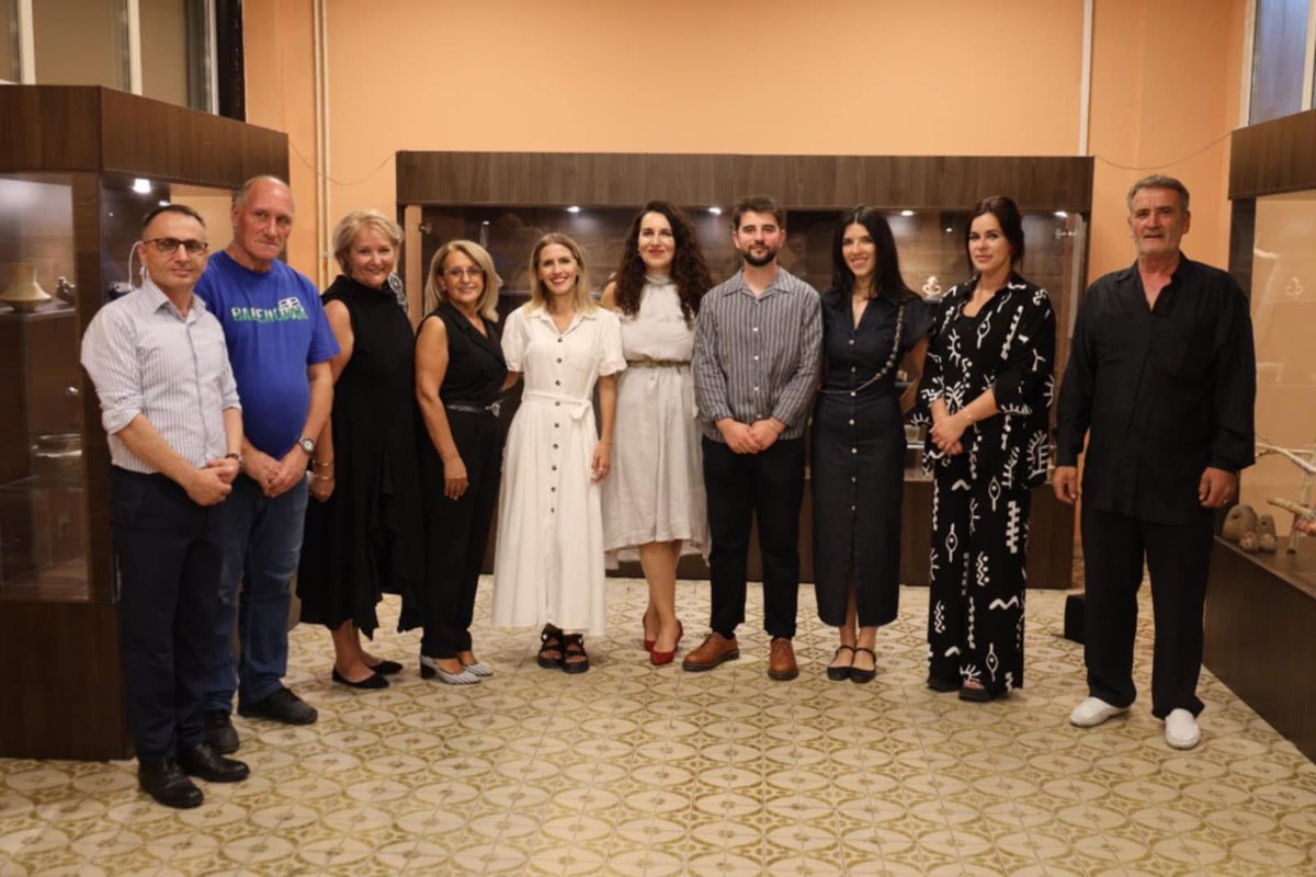 MITROVICA NEOLITIKE 💚

Ekspozita Mitrovica Neolitike një punë e përbashkët me Kaltrinën tashmë e hapun për publikun tek Muzeu i Mitrovicës!