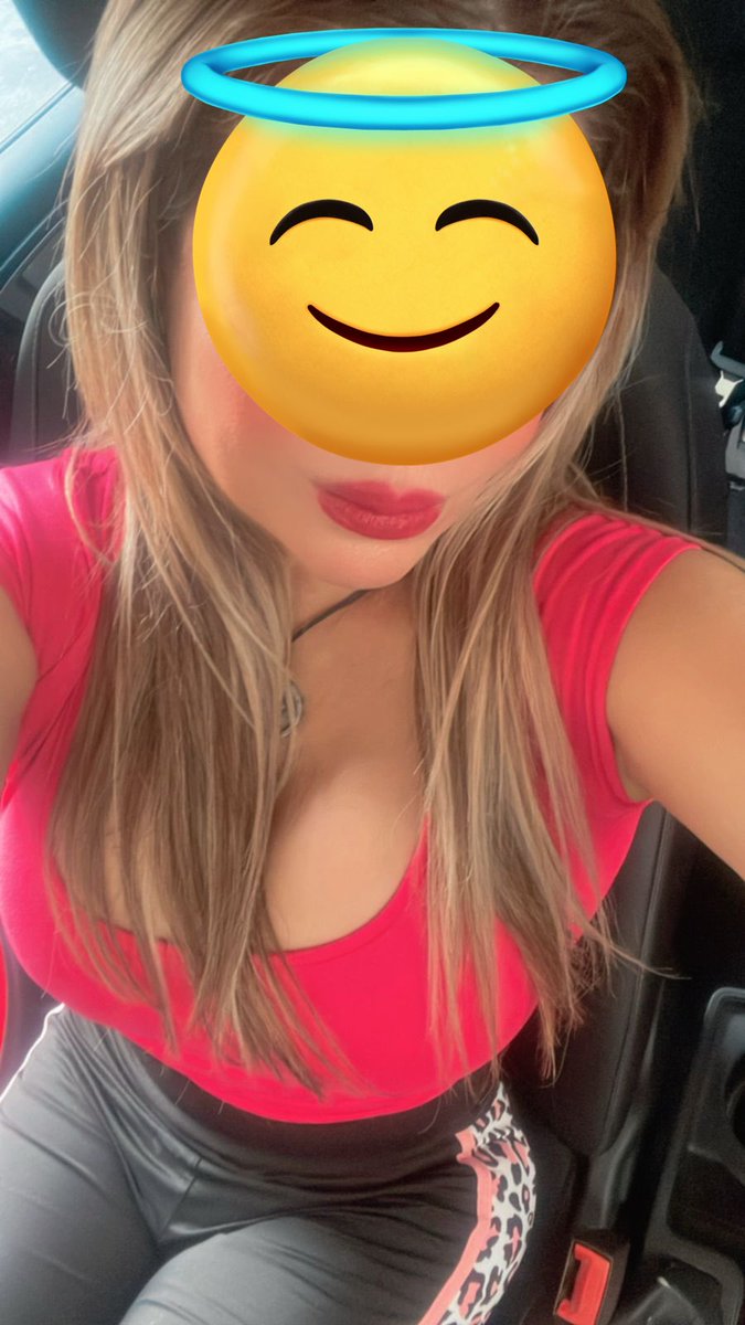 Mi bella mujer..
Quiere que tengamos mas seguidores, dice que si llegamos a 1000 sube fotitos más atrevidas ..!! 
Como la ven? Les gusta?