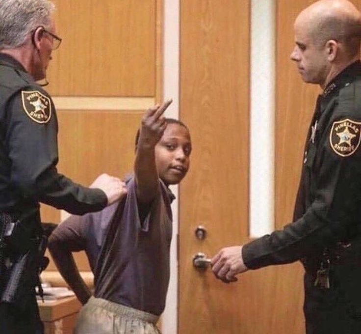 Ich buchte mich bald selber ein wenn die Nachbarn nicht leiser sind dann habe ich zumindestens in der Zelle meine Ruhe