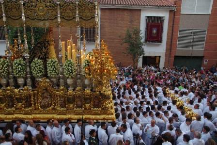 • R E N O V A T I O • (@renovatiomlg) on Twitter photo El pasado sábado se conmemoraba el 150 aniversario de la fundación de la Compañía de la Hermanas de la Cruz.
Recordamos la visita de las hermanas a la Virgen en San Pedro (📸<a href="/LMFotosCofrades/">LMFotosCofrades</a>) y la estación en el convento en el XXV aniversario de la coronación.
#CofradíasMLG El pasado sábado se conmemoraba el 150 aniversario de la fundación de la Compañía de la Hermanas de la Cruz.
Recordamos la visita de las hermanas a la Virgen en San Pedro (📸<a href="/LMFotosCofrades/">LMFotosCofrades</a>) y la estación en el convento en el XXV aniversario de la coronación.
#CofradíasMLG